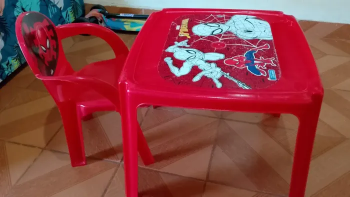 Mesinha infantil homem aranha