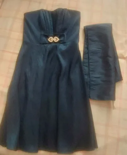 Vestido em cetim para casamentos e formaturas