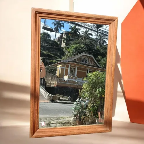 Belo Espelho com Moldura em madeira