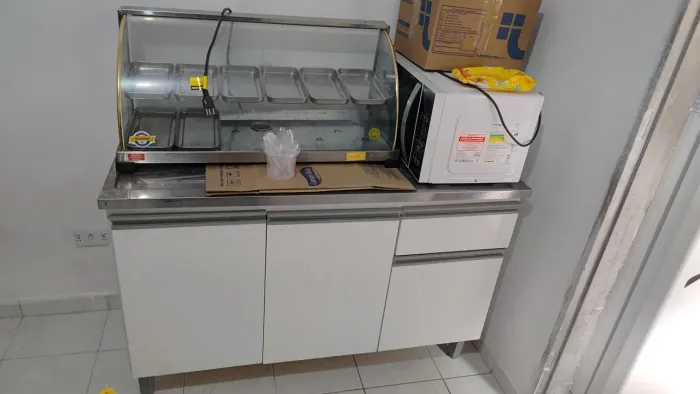 Micro-ondas Britânia 220v, Gabinete com pia em Inox Tramontina.
