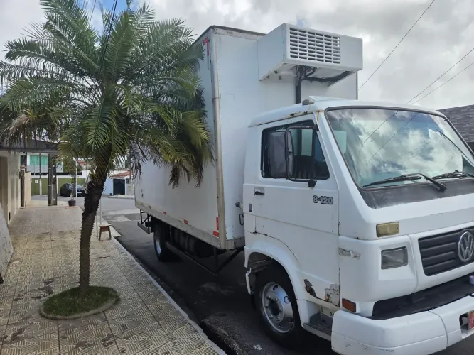 Vendo caminhão bau frigoríficos