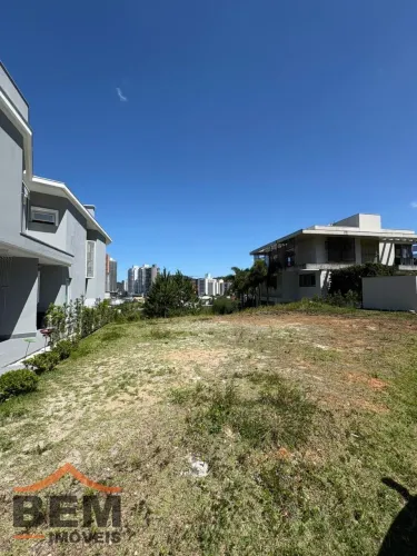Terreno à Venda no Condomínio Horizontal Praia Brava