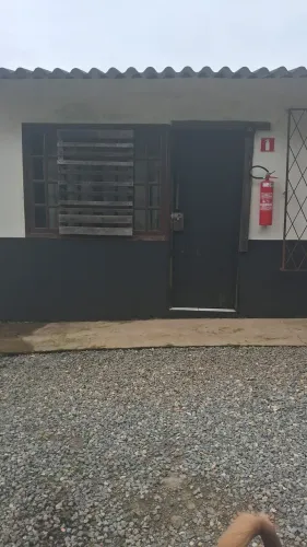 Aluga-se kitnet no bairro czerniewcz 