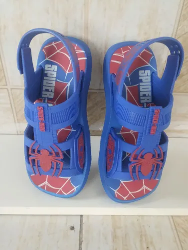 Sandália do Homem aranha.