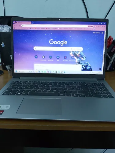IdeaPad 1 AMD Ryzen 5 7520U 8GB 512GB SSD Windows 11 Home 15,6" HD