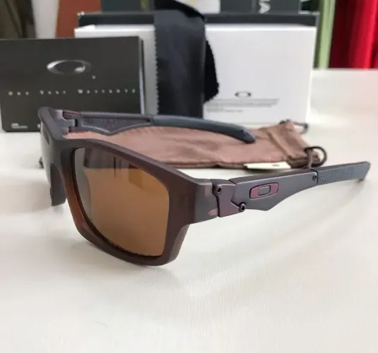 Óculos de Sol Oakley Jupiter Marrom