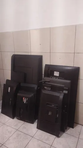 LOTE COM 10 TVs PARA CONSERTO, REPARO OU RETIRADA DE PEÇAS