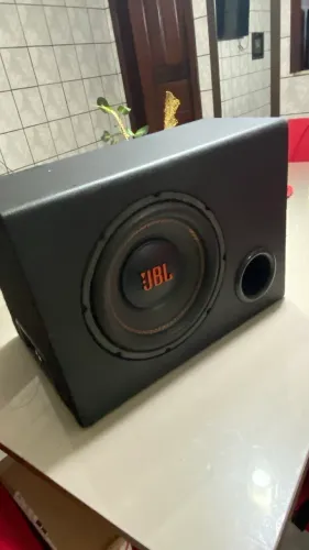 Subwoofer JBL já com módulo embutido