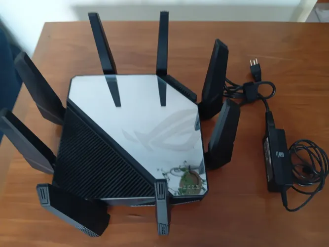 VENDO 01 ROUTER GAMING ASUS GT-AXE 16000 WIFI 6E. MENOS DEC1 ANO DE USO SUPER CONCERVADO 