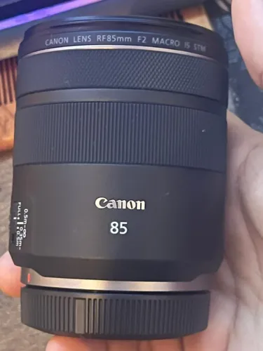 Lente Canon 85mm F2 Macro IS STM