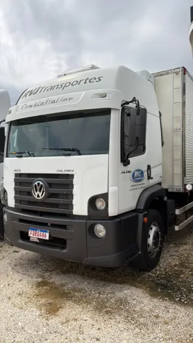 VW 24.280 - 2012 - Bau Frigorífico Gancheiro