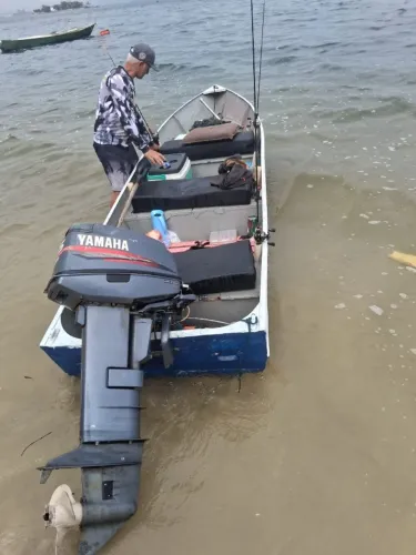 Barco de alumínio com Motor de popa 25 hp yamaha