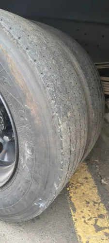 Vendo carcaça pneu 215 75 R17,5