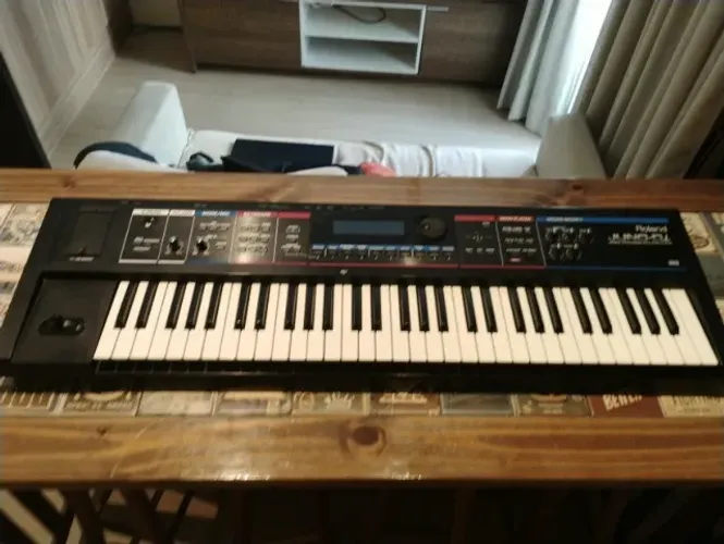 Teclado sintetizador Roland Juno di