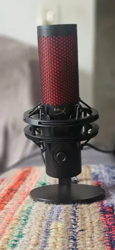 Microfone Hyperx Quadcast 2 Cardioide Preto Led Vermelho