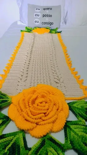 Caminho de mesa de crochê ?