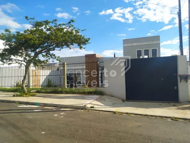 Residência Semimobiliada Com Amplo Terreno - Jardim Carvalho