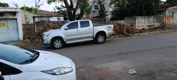 Toyota Hilux CD SRV D4-d 4X4 3.0 TDI Diesel AUT 2012