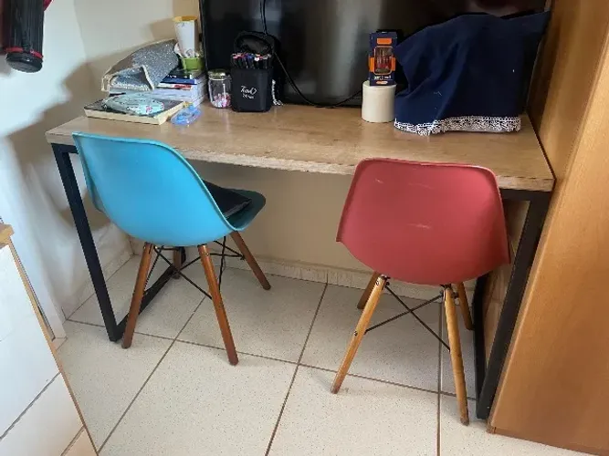Mesa e duas cadeiras