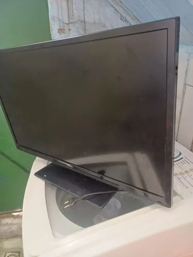 TV em bom estado , n é smart, só vai a TV 300,00