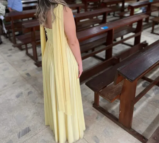 Vestido amarelo manteiga