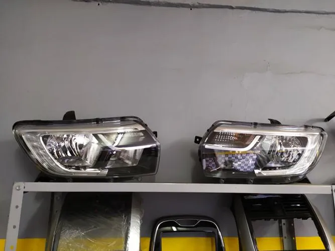 Farol de Renault Sandero / Logan 2020 com led original