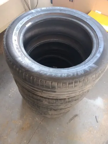 Jogo de pneus 205/55R15 Michelin  * vendido