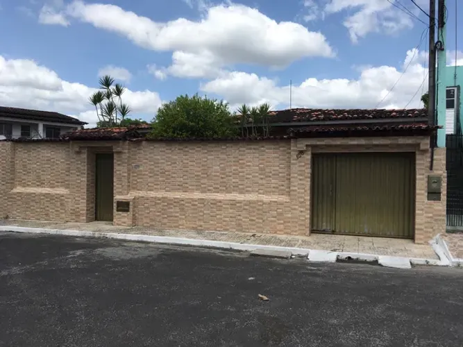 OPORTUNIDADE ÓTIMA CASA COM TERRENO DE 792 MT2