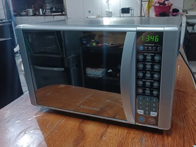 Microondas 31 Litros Electrolux em Inox Espelhado