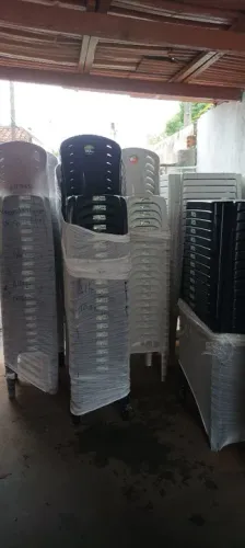 Vendo mesas e cadeiras novas a pronta entrega 