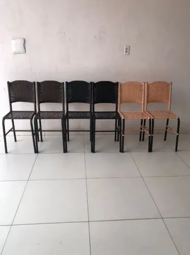 CADEIRA EM FIBRA COM FERRO