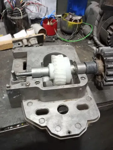 Manutenção de motor de portão