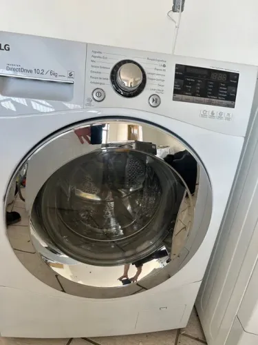 Lava e seca  LG 10,2kg Direct Drive - Semi-nova