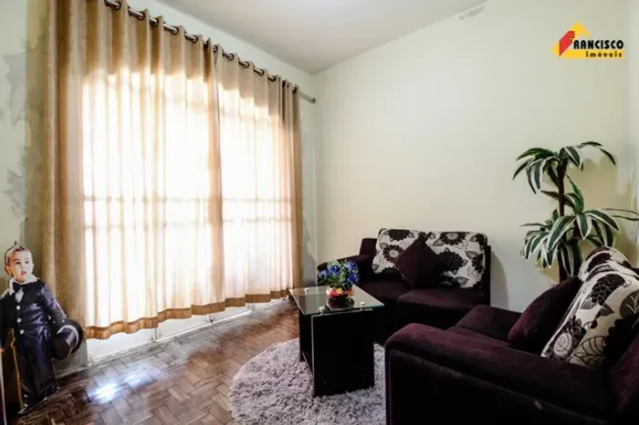 Casa à venda, 3 quartos, 1 suíte, 6 vagas, São José - Divinópolis/MG