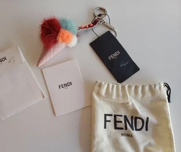 Chaveiro de bolsa FENDI COMPLETO