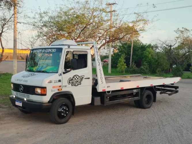 Caminhão guincho plataforma