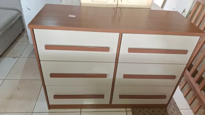 CÔMODA 6 GAVETAS 100% MDF 3 MESES DE USO