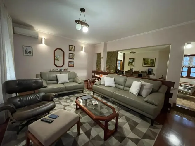 Vende-se excelente casa em São Roque, SP