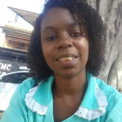 Faço faxina e tomo conta de criança também  sou cuidadora de idosos 