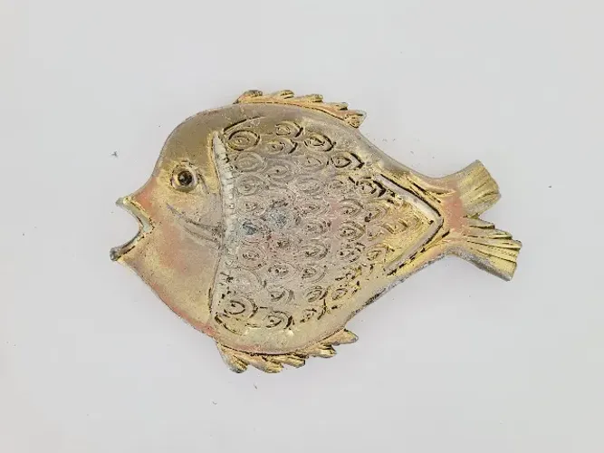 Saboneteira antiga em bronze peixe