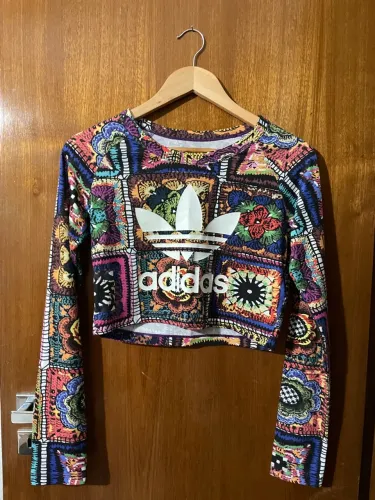 Adidas e Farm Cropped Floral Manga Comprida