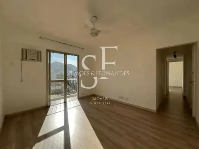 Vila Isabel - Rua Barão de Cotegipe - Apartamento reformado, 2 quartos, varanda, dependênc
