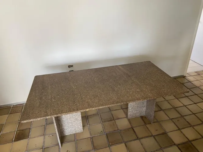 Mesa em Granito Impecável