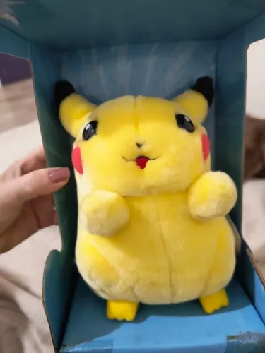 Pelúcia Pikachu Pokémon som e movimento 