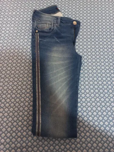 Calça Jeans Azul com Detalhe Lateral