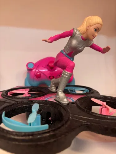 Drone boneca Barbie 
