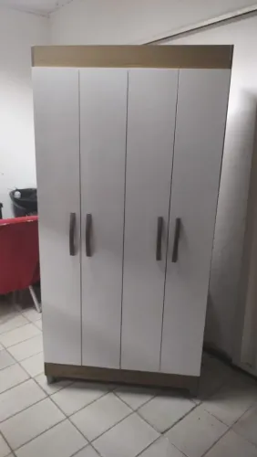 Guarda-Roupa 4 Portas Branco e Amadeirado