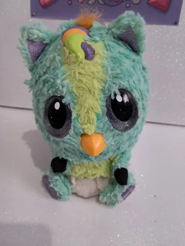 Hatchimal HatchiBabies, um brinquedo de pelúcia interativo da Spin Master. 