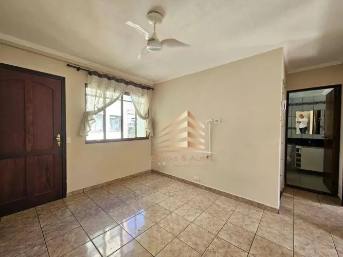 Compre já alugado. Apartamento a venda com 2 dormitórios e 1 vaga de garagem na Vila Rio p