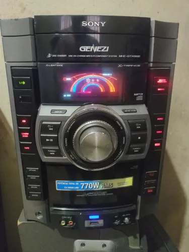 Vendo som sony 888,6 caixas porém faltando uma, funciona tudo